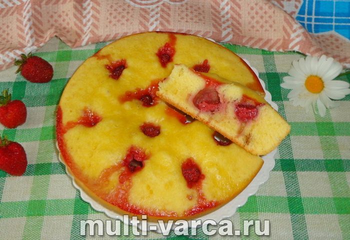 Лимонний кекс із полуницею в мультиварці