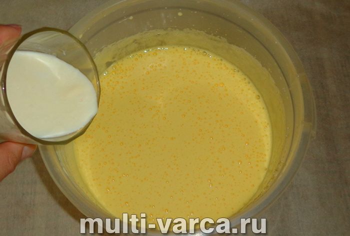 Лимонний кекс із полуницею в мультиварці