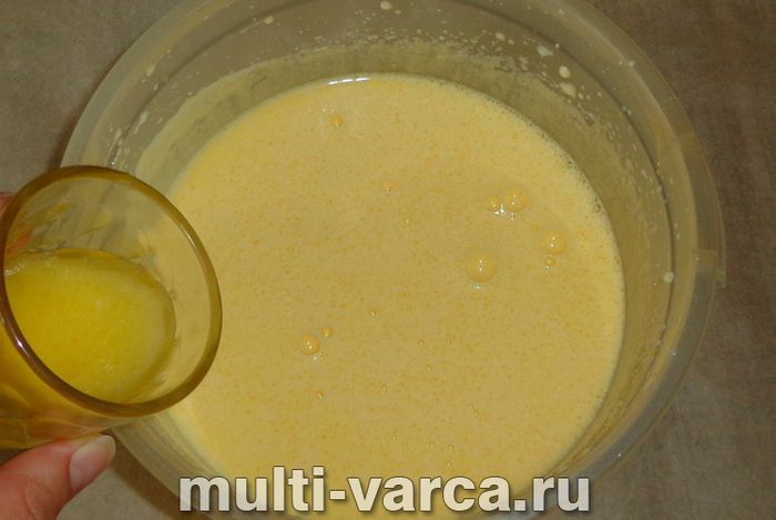 Лимонний кекс із полуницею в мультиварці