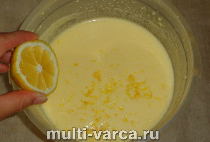 Лимонний кекс із полуницею в мультиварці