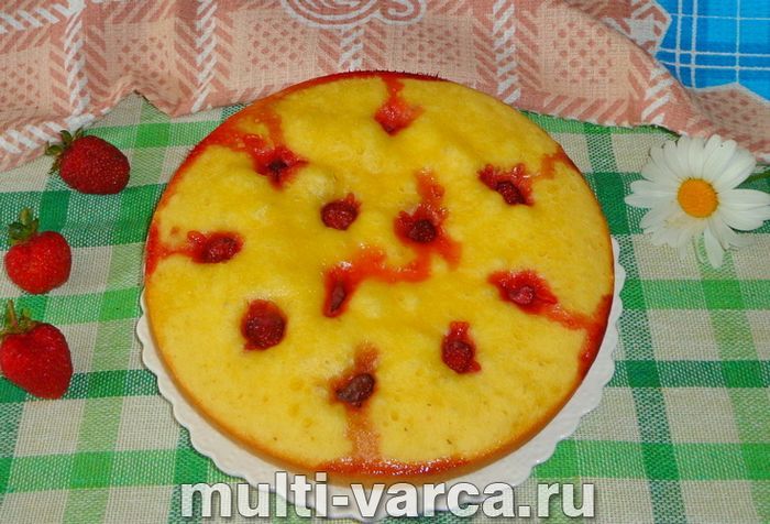 Лимонний кекс із полуницею в мультиварці
