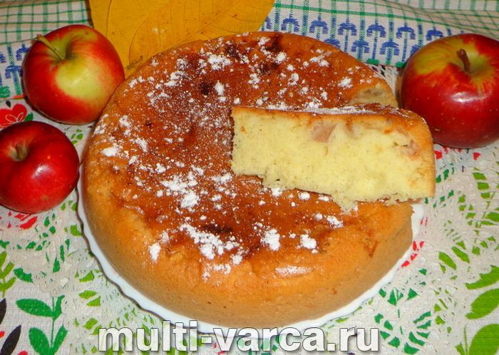 Лінива шарлотка з яблуками в мультиварці