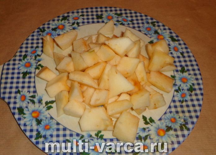 Лінива шарлотка з яблуками в мультиварці