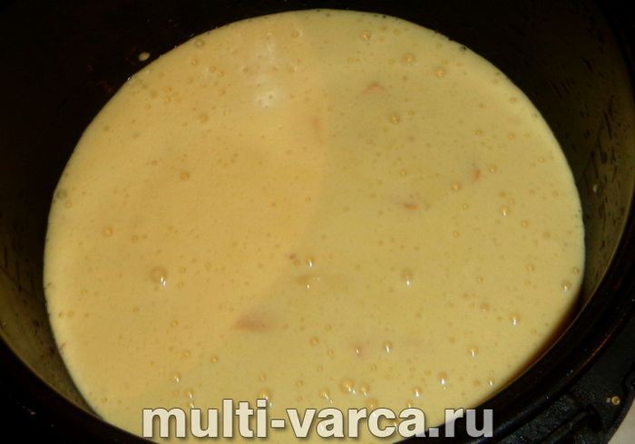 Лінива шарлотка з яблуками в мультиварці