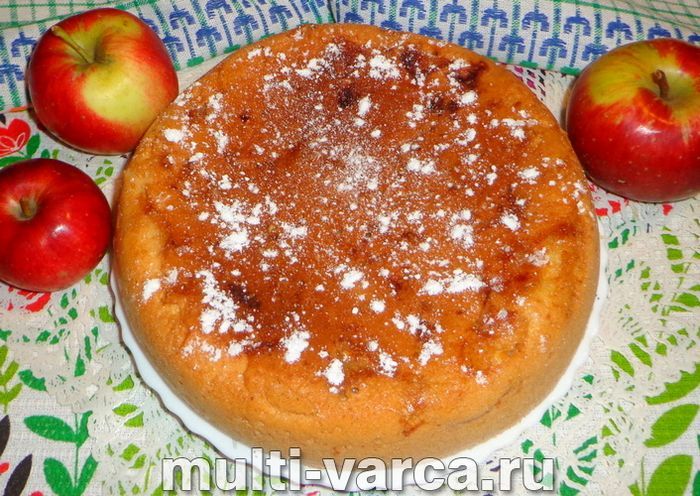 Лінива шарлотка з яблуками в мультиварці