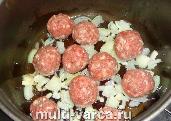 Макарони з фрикадельками в мультиварці
