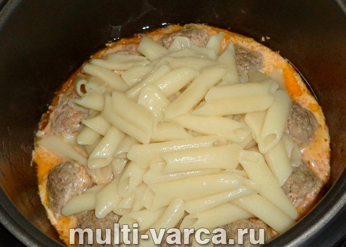 Макарони з фрикадельками в мультиварці
