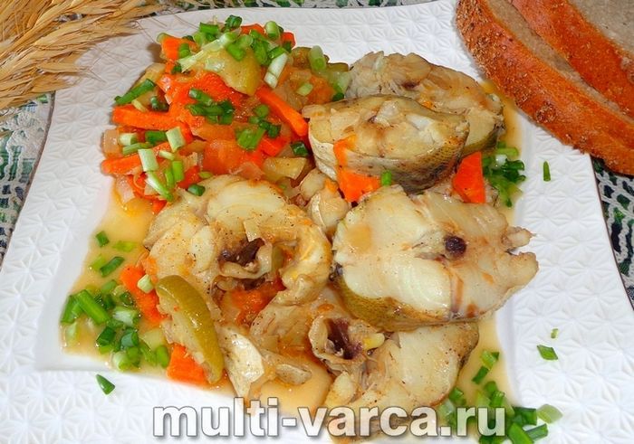 Минтай з овочами в мультиварці