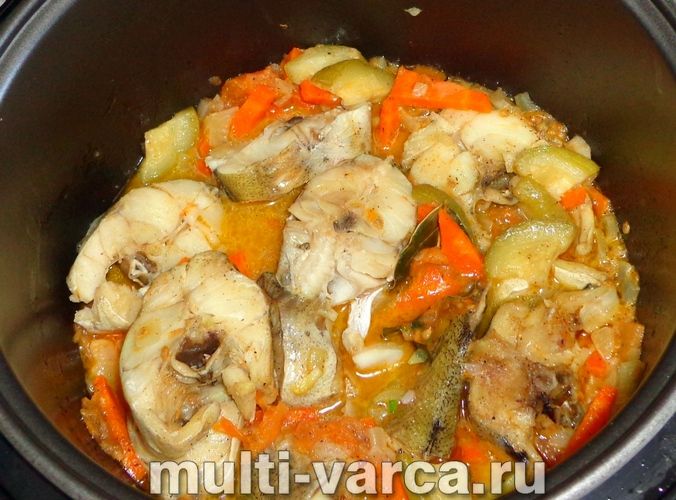 Минтай з овочами в мультиварці