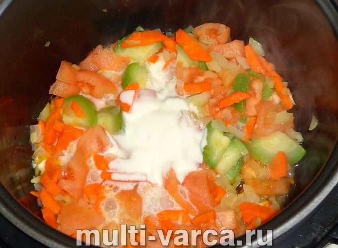 Минтай з овочами в мультиварці