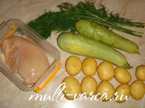 Молода картопля з куркою та овочами в мультиварці