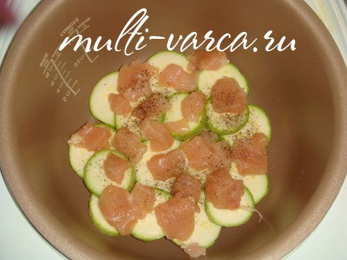 Молода картопля з куркою та овочами в мультиварці
