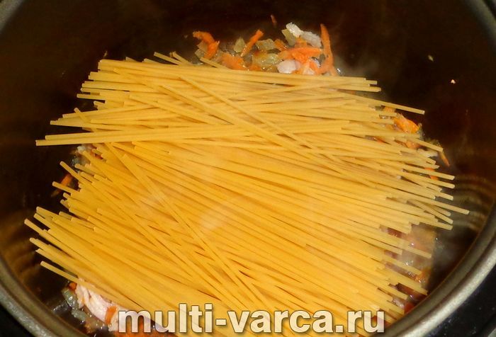Паста з беконом у мультиварці