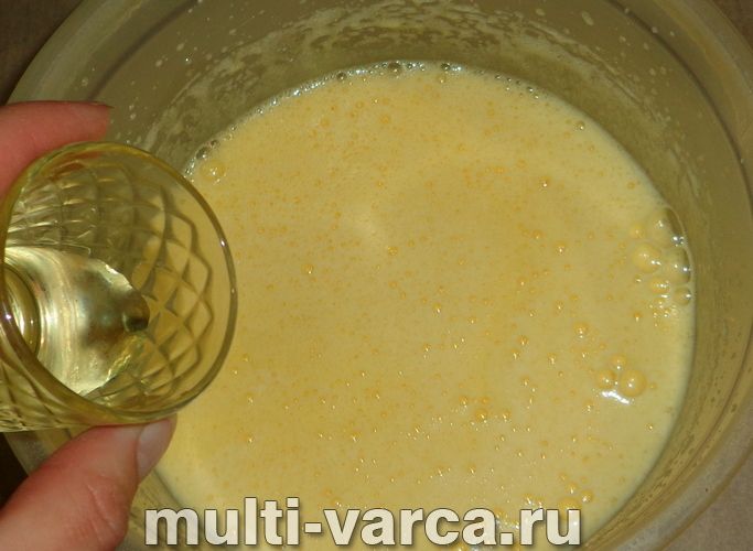 Пиріг із вишневим варенням у мультиварці