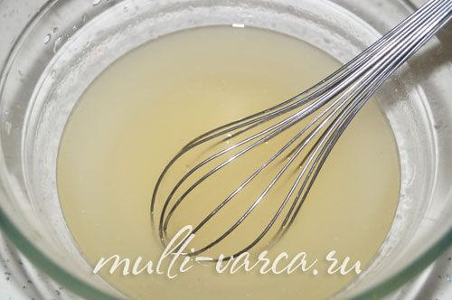 Пісний пиріг з огіркового розсолу