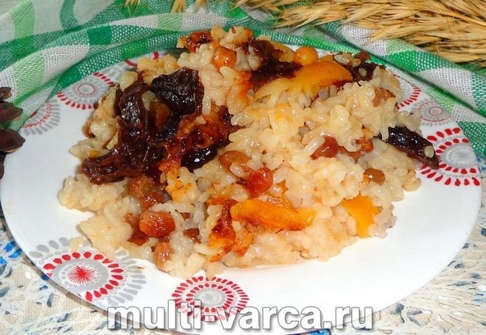 Плов із сухофруктами в мультиварці