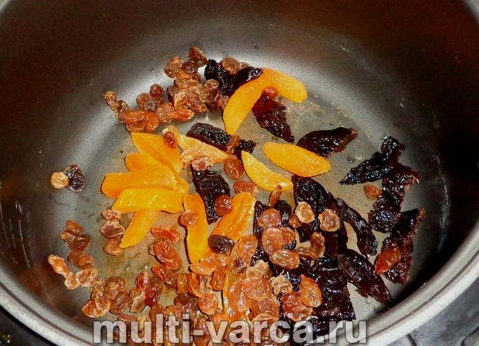 Плов із сухофруктами в мультиварці