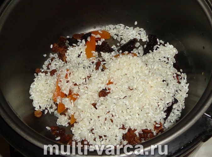 Плов із сухофруктами в мультиварці