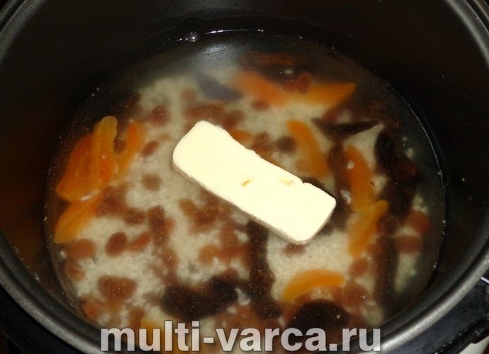 Плов із сухофруктами в мультиварці