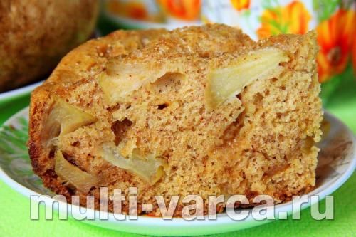 Шарлотка з яблуками та корицею