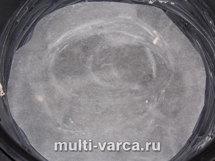 Шарлотка з яблуком, грушею та горіхами