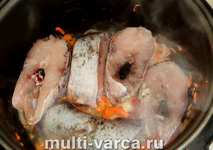Щука з овочами в мультиварці
