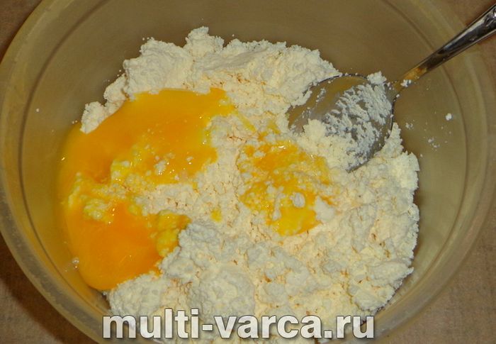 Сирна запіканка зі згущеним молоком у мультиварці