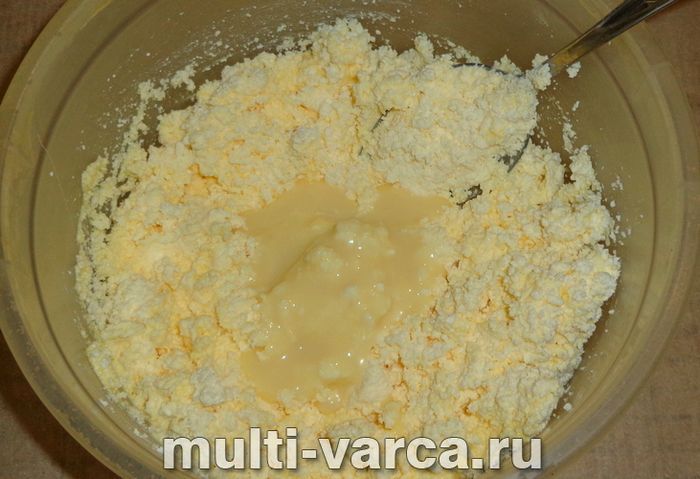 Сирна запіканка зі згущеним молоком у мультиварці