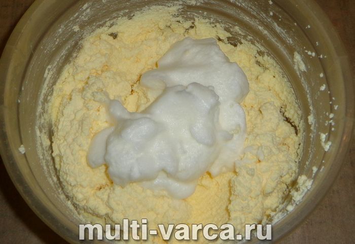 Сирна запіканка зі згущеним молоком у мультиварці