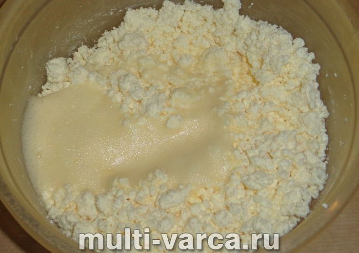 Сирник у мультиварці з манкою