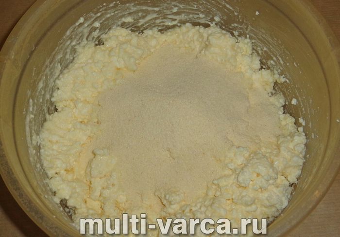 Сирник у мультиварці з манкою