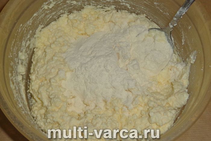 Сирник у мультиварці з манкою