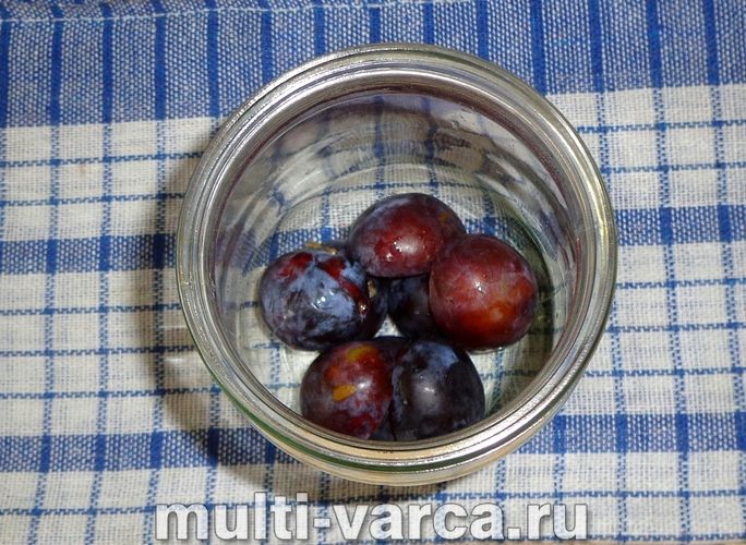 Сливи у власному соку на зиму