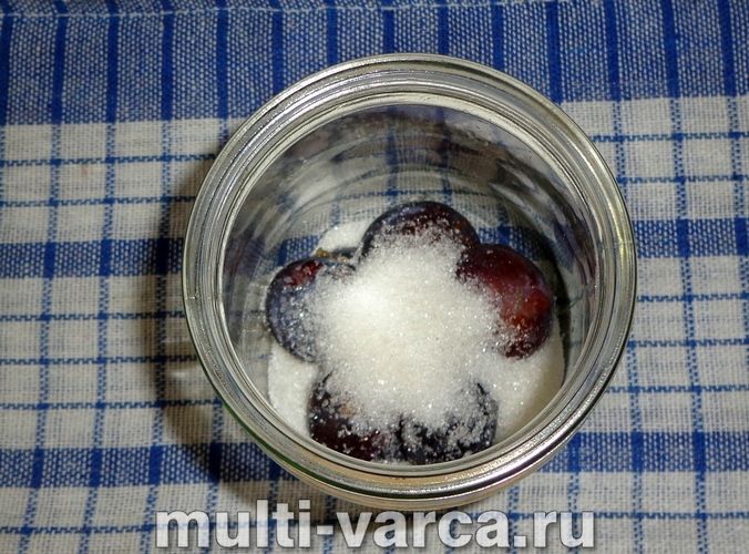 Сливи у власному соку на зиму