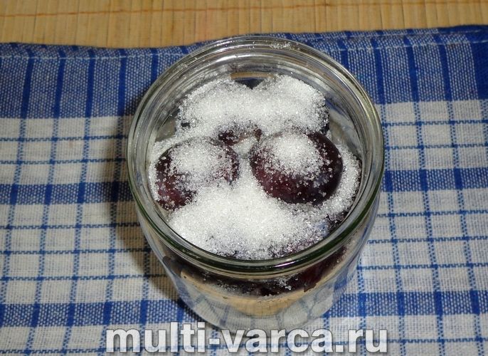 Сливи у власному соку на зиму
