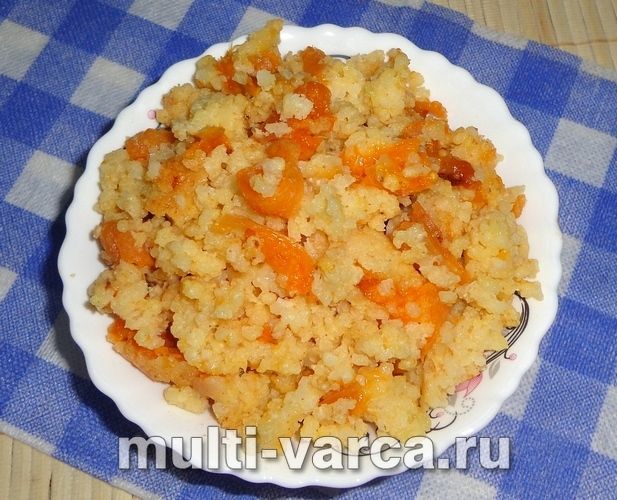 Смачна пшоняна каша з курагою на молоці