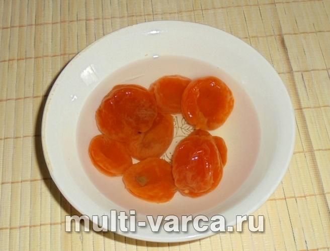 Смачна пшоняна каша з курагою на молоці
