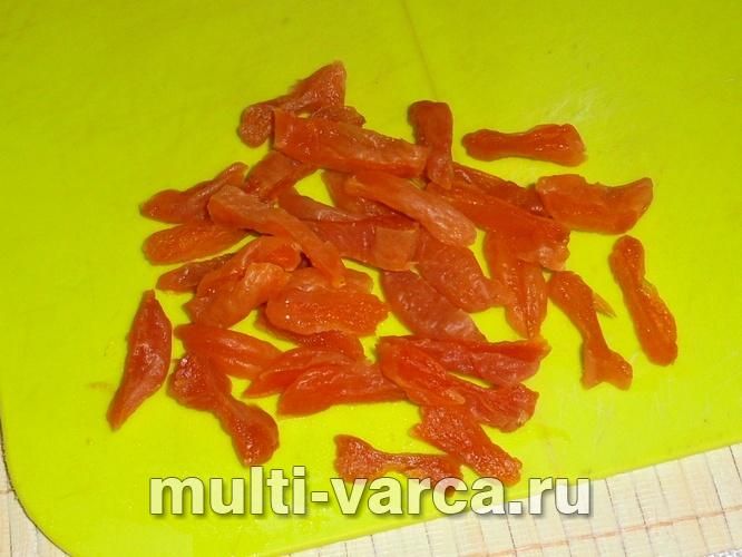 Смачна пшоняна каша з курагою на молоці