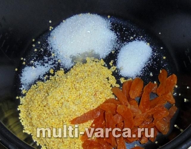 Смачна пшоняна каша з курагою на молоці