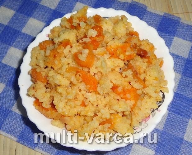 Смачна пшоняна каша з курагою на молоці