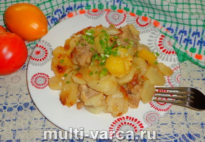Смажена картопля з куркою в мультиварці