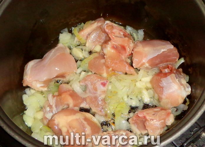 Смажена картопля з куркою в мультиварці