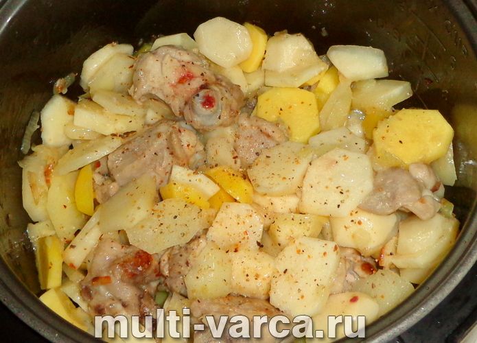 Смажена картопля з куркою в мультиварці