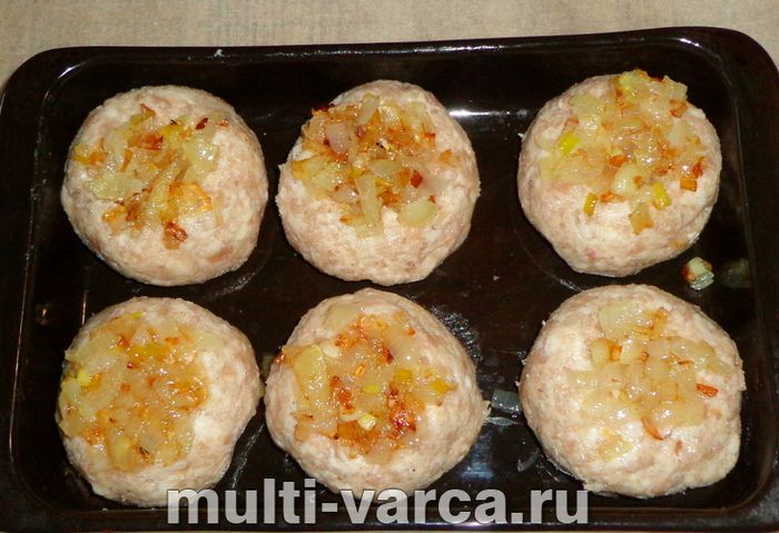 Стіжки з фаршу та картоплі в духовці