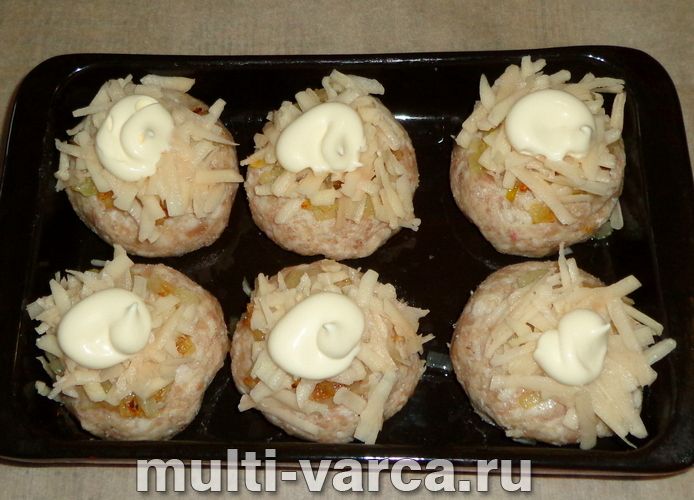 Стіжки з фаршу та картоплі в духовці