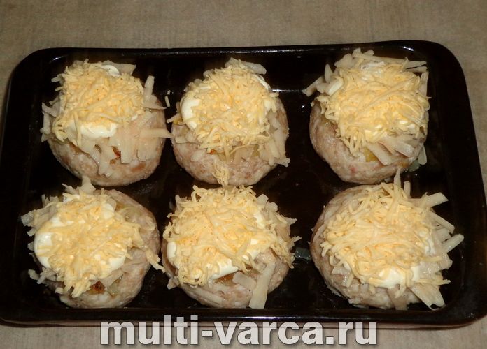 Стіжки з фаршу та картоплі в духовці