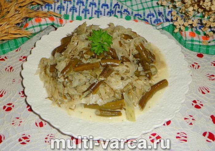 Стручкова квасоля тушкована з капустою
