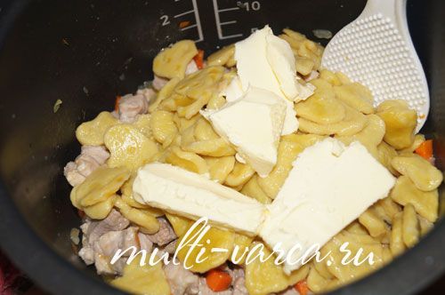 Свинина, тушкована з галушками