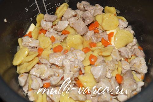 Свинина, тушкована з галушками