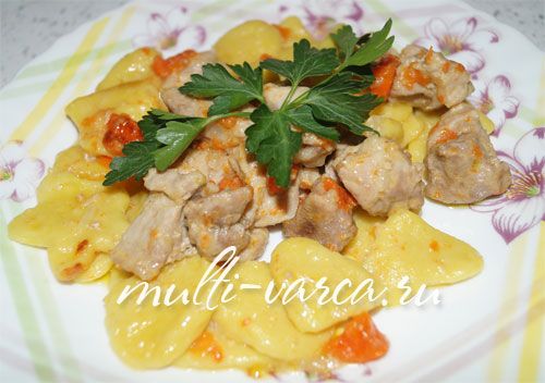 Свинина, тушкована з галушками